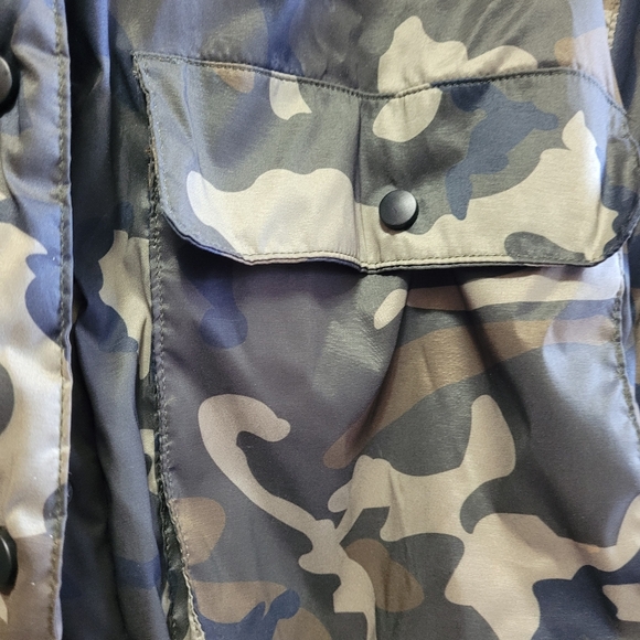 Camo Puffer Jacket - Picture 4 of 6